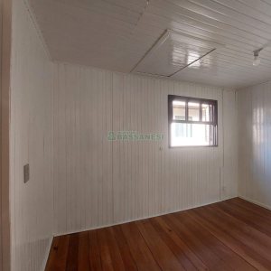 Casa com 90m², 3 dormitórios, 2 vagas, no bairro Interlagos em Caxias do Sul para Alugar