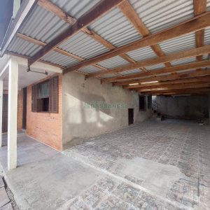 Casa com 90m², 3 dormitórios, 2 vagas, no bairro Interlagos em Caxias do Sul para Alugar