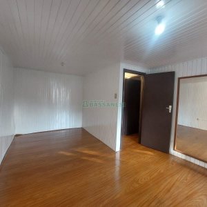 Casa com 90m², 3 dormitórios, 2 vagas, no bairro Interlagos em Caxias do Sul para Alugar