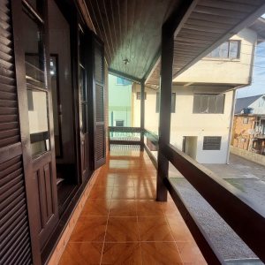Casa com 90m², 3 dormitórios, 2 vagas, no bairro Interlagos em Caxias do Sul para Alugar