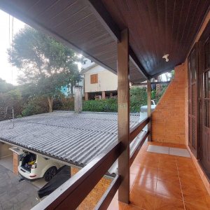 Casa com 90m², 3 dormitórios, 2 vagas, no bairro Interlagos em Caxias do Sul para Alugar