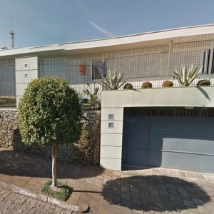 Casa com 312m², 3 dormitórios, 3 vagas, no bairro Petrópolis em Caxias do Sul para Comprar