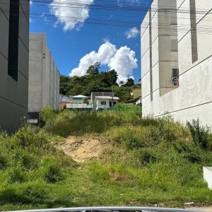 Terreno com 360m², no bairro Esplanada em Caxias do Sul para Comprar