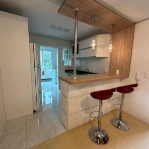 Apto Mobiliado com 85m², 2 dormitórios, 1 vaga, no bairro Panazzolo em Caxias do Sul para Alugar