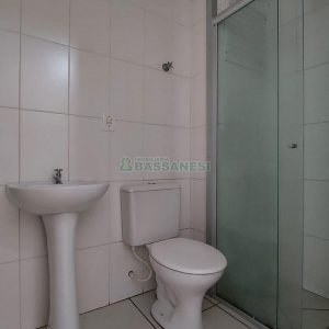 Kitinete com 42m², 1 dormitório, no bairro Presidente Vargas em Caxias do Sul para Alugar