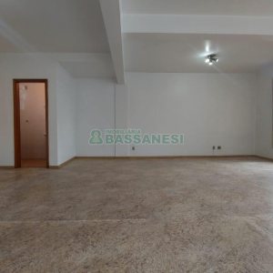 Sala com 60m², no bairro Centro em Caxias do Sul para Alugar