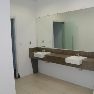 Loja com 1000m², no bairro Lourdes em Caxias do Sul para Alugar ou Comprar