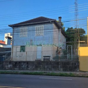 Casa com 450m², 3 dormitórios, 1 vaga, no bairro Panazzolo em Caxias do Sul para Comprar