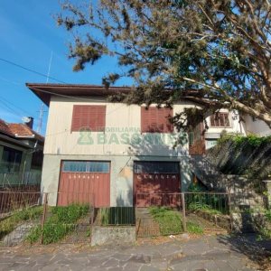 Casa com 330m², 3 dormitórios, 2 vagas, no bairro Rio Branco em Caxias do Sul para Comprar