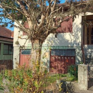 Casa com 330m², 3 dormitórios, 2 vagas, no bairro Rio Branco em Caxias do Sul para Comprar