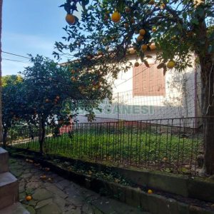 Casa com 330m², 3 dormitórios, 2 vagas, no bairro Rio Branco em Caxias do Sul para Comprar