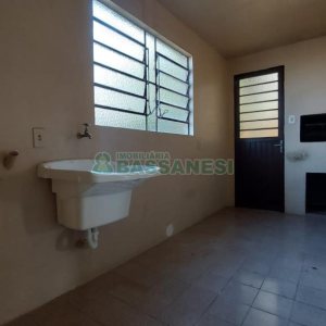 Casa com 330m², 3 dormitórios, 2 vagas, no bairro Rio Branco em Caxias do Sul para Comprar