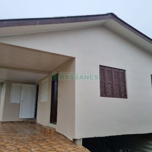 Casa com 103m², 5 dormitórios, 1 vaga, no bairro Cidade Nova em Caxias do Sul para Comprar