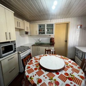 Casa com 194m², 6 dormitórios, 1 vaga, no bairro São Caetano em Caxias do Sul para Alugar ou Comprar