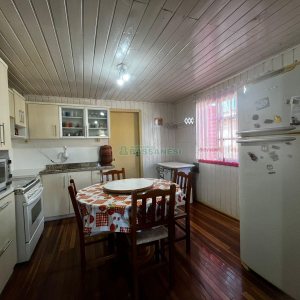 Casa com 194m², 6 dormitórios, 1 vaga, no bairro São Caetano em Caxias do Sul para Alugar ou Comprar