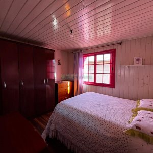 Casa com 194m², 6 dormitórios, 1 vaga, no bairro São Caetano em Caxias do Sul para Alugar ou Comprar