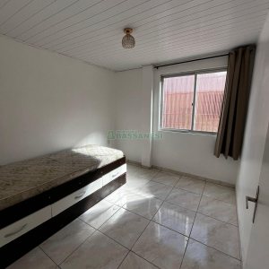 Casa com 194m², 6 dormitórios, 1 vaga, no bairro São Caetano em Caxias do Sul para Alugar ou Comprar