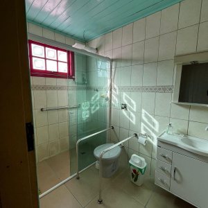 Casa com 194m², 6 dormitórios, 1 vaga, no bairro São Caetano em Caxias do Sul para Alugar ou Comprar