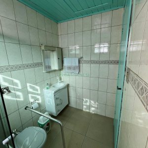Casa com 194m², 6 dormitórios, 1 vaga, no bairro São Caetano em Caxias do Sul para Alugar ou Comprar