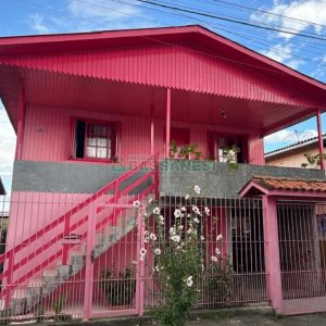 Casa com 194m², 6 dormitórios, 1 vaga, no bairro São Caetano em Caxias do Sul para Comprar