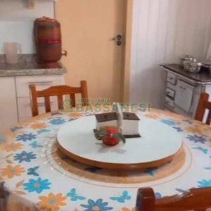 Casa com 194m², 6 dormitórios, 1 vaga, no bairro São Caetano em Caxias do Sul para Comprar