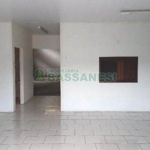 Pavilhão com 210m², no bairro Universitário em Caxias do Sul para Alugar
