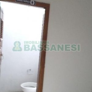 Pavilhão com 210m², no bairro Universitário em Caxias do Sul para Alugar