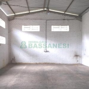 Pavilhão com 210m², no bairro Universitário em Caxias do Sul para Alugar