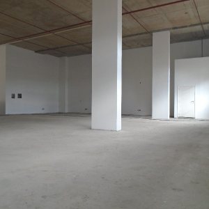 Loja com 501m², no bairro Cinqüentenário em Caxias do Sul para Alugar