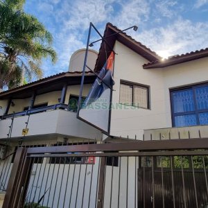 Casa com 365m², 3 dormitórios, 2 vagas, no bairro Jardim América em Caxias do Sul para Comprar