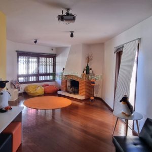 Casa com 365m², 3 dormitórios, 2 vagas, no bairro Jardim América em Caxias do Sul para Comprar