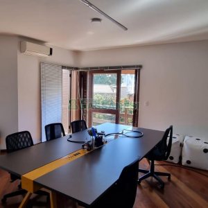 Casa com 365m², 3 dormitórios, 2 vagas, no bairro Jardim América em Caxias do Sul para Comprar