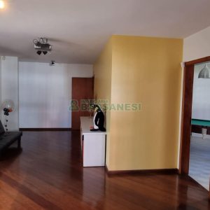 Casa com 365m², 3 dormitórios, 2 vagas, no bairro Jardim América em Caxias do Sul para Comprar