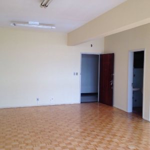 Sala com 53m², no bairro Centro em Caxias do Sul para Alugar ou Comprar