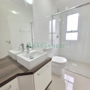 Apartamento com 82m², 2 dormitórios, 2 vagas, no bairro Desvio Rizzo em Caxias do Sul para Alugar