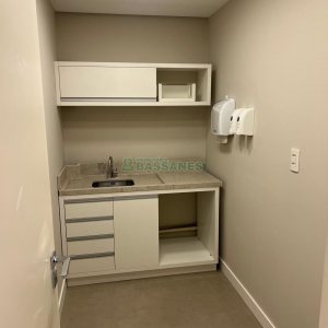 Sala Mobiliada com 40m², 2 vagas, no bairro Sanvitto em Caxias do Sul para Comprar