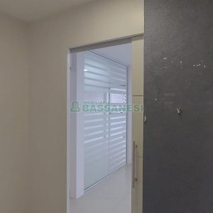 Sala com 37m², 2 vagas, no bairro Centro em Caxias do Sul para Alugar ou Comprar