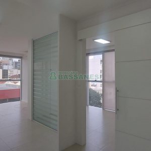 Sala com 37m², 2 vagas, no bairro Centro em Caxias do Sul para Alugar ou Comprar