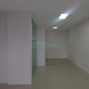 Sala com 37m², 2 vagas, no bairro Centro em Caxias do Sul para Alugar ou Comprar