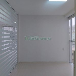 Sala com 37m², 2 vagas, no bairro Centro em Caxias do Sul para Alugar ou Comprar