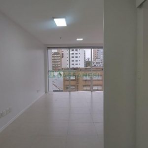 Sala com 37m², 2 vagas, no bairro Centro em Caxias do Sul para Alugar ou Comprar