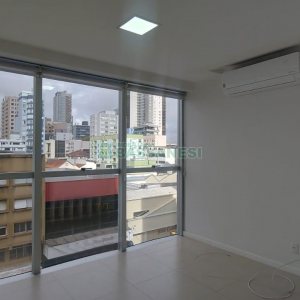 Sala com 37m², 2 vagas, no bairro Centro em Caxias do Sul para Alugar ou Comprar