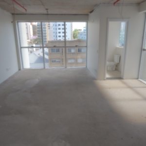 Sala com 37m², 2 vagas, no bairro Centro em Caxias do Sul para Comprar