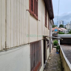 Casa com 255m², no bairro Universitário em Caxias do Sul para Comprar