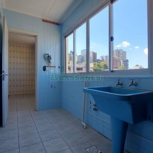 Apartamento, 3 dormitórios, 2 vagas, no bairro Madureira em Caxias do Sul para Alugar