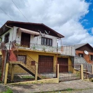 Casa com 200m², 3 dormitórios, 2 vagas, no bairro Fatima em Caxias do Sul para Comprar