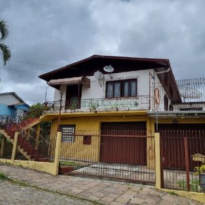 Casa com 200m², 3 dormitórios, 2 vagas, no bairro Fatima em Caxias do Sul para Comprar