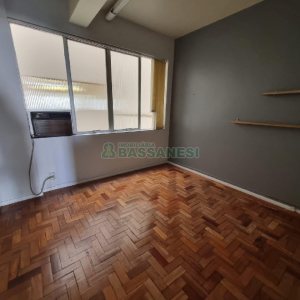 Sala com 75m², 1 vaga, no bairro Centro em Caxias do Sul para Alugar ou Comprar