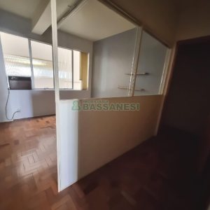 Sala com 75m², 1 vaga, no bairro Centro em Caxias do Sul para Alugar ou Comprar