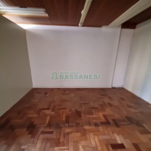 Sala com 75m², 1 vaga, no bairro Centro em Caxias do Sul para Alugar ou Comprar